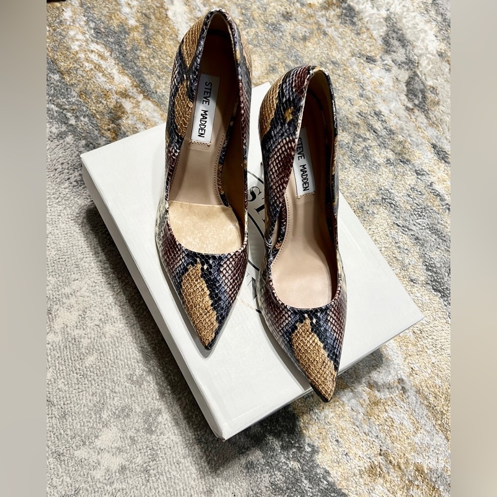 Steve Madden Pumps size 8. Multi-Color.